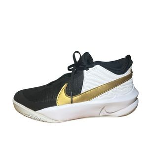 Nike TEAM HUSTLE D10‎ Black/White Boy Shoes Sz 7Y